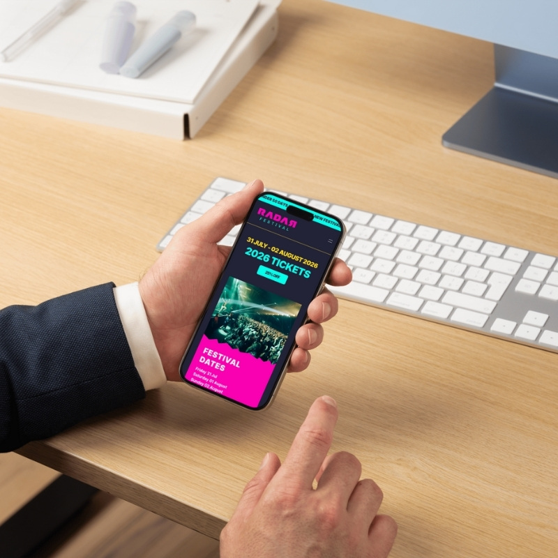 Mobile phone mockup presenting the Radar Festival website layout.